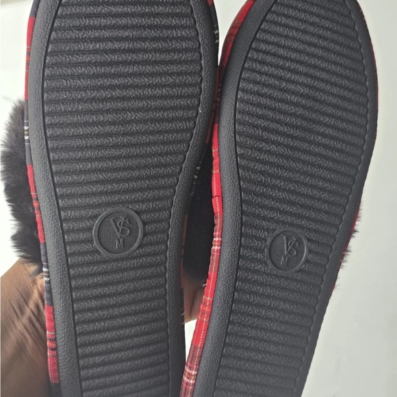Victoria Secret Slippers Women Red/Black Plaid Fur Signature Mule Satin Sz M (8) - Picture 4 of 15